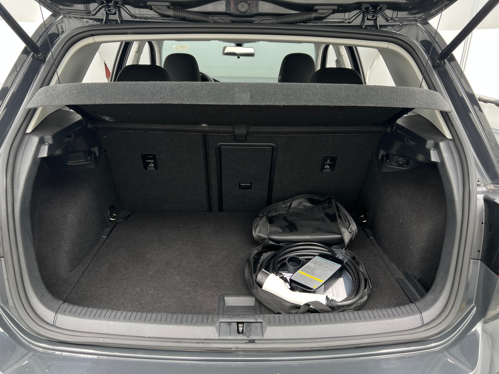 Thumbnail: 2016 Volkswagen e-Golf - 7