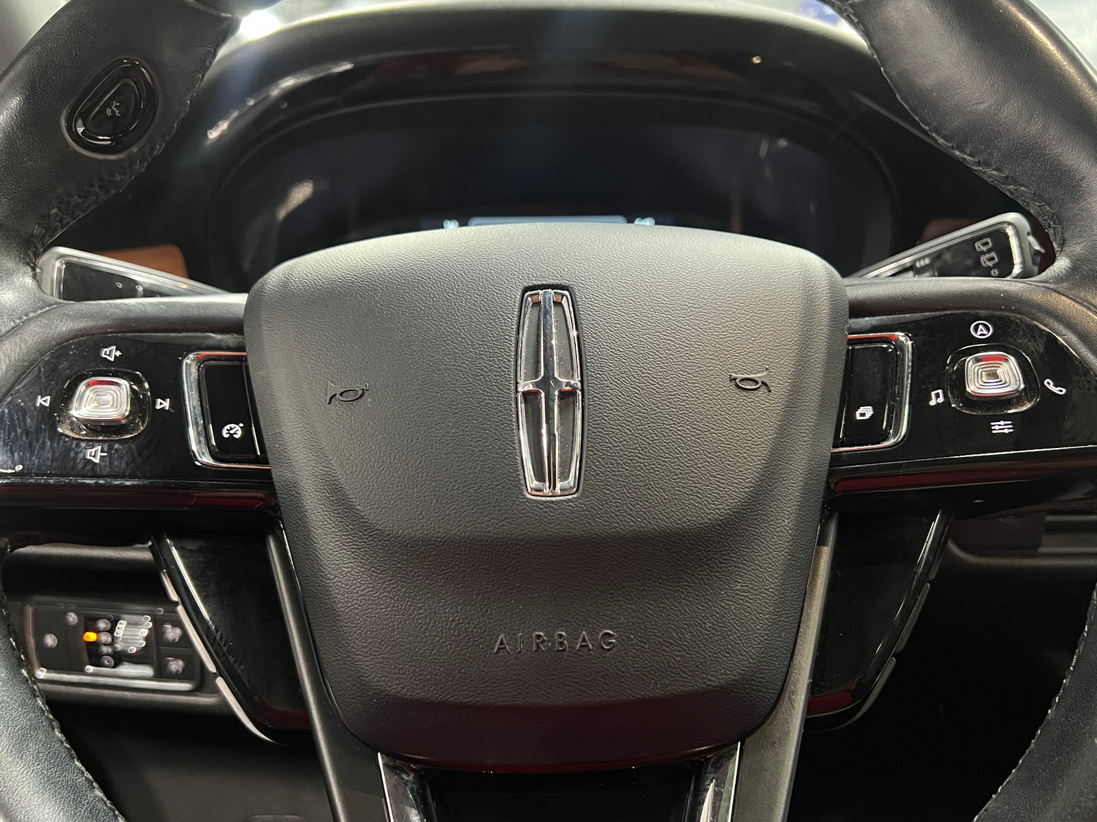 Thumbnail: 2020 Lincoln Corsair - 4