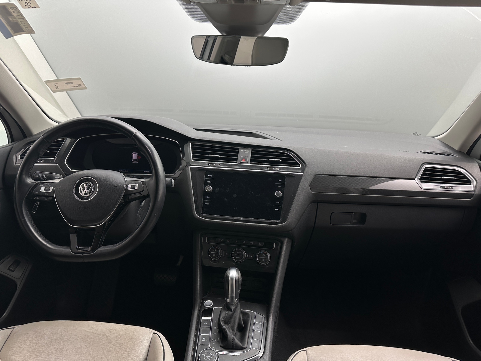 Thumbnail: 2018 Volkswagen Tiguan - 2