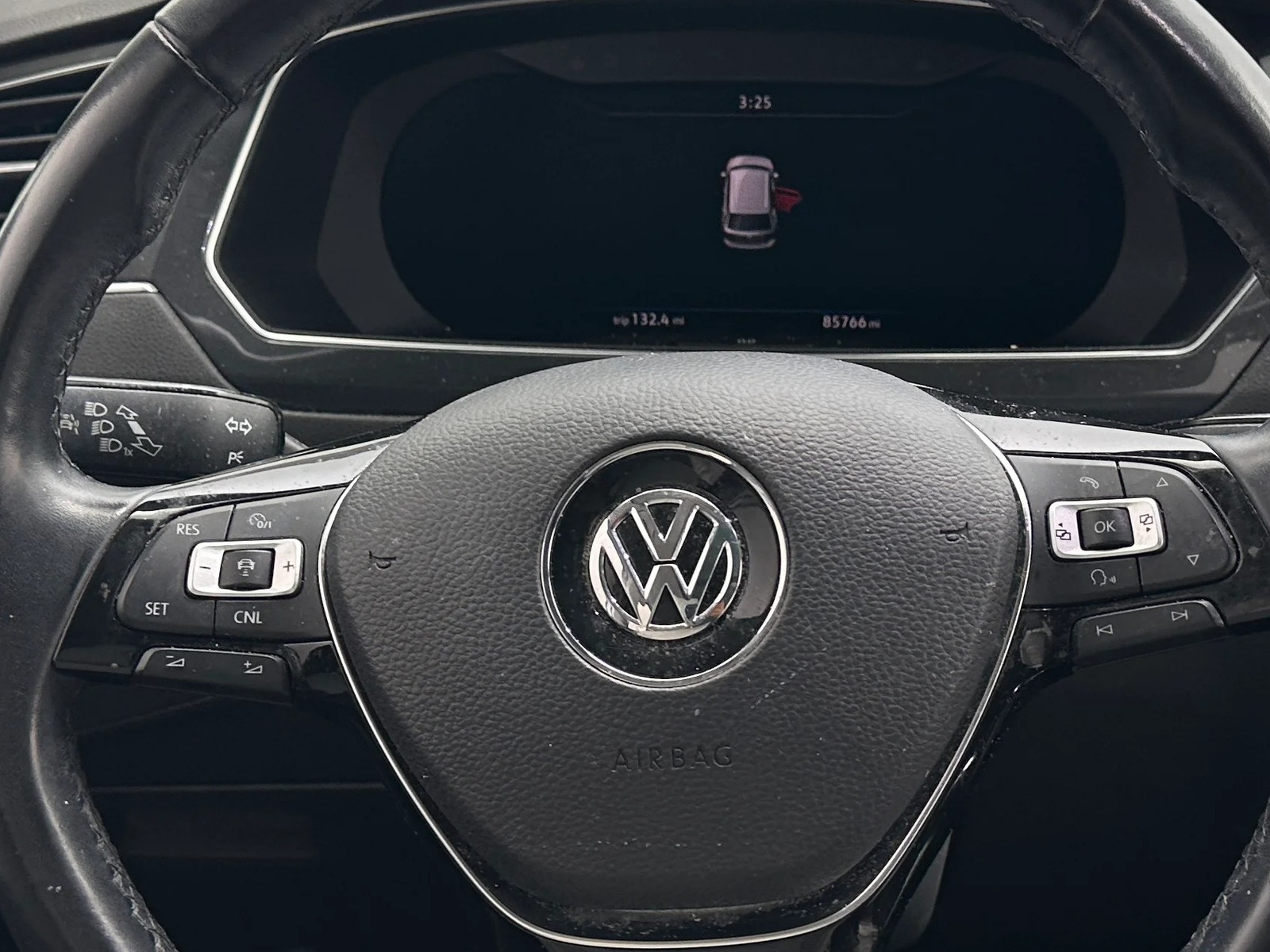 Thumbnail: 2018 Volkswagen Tiguan - 4