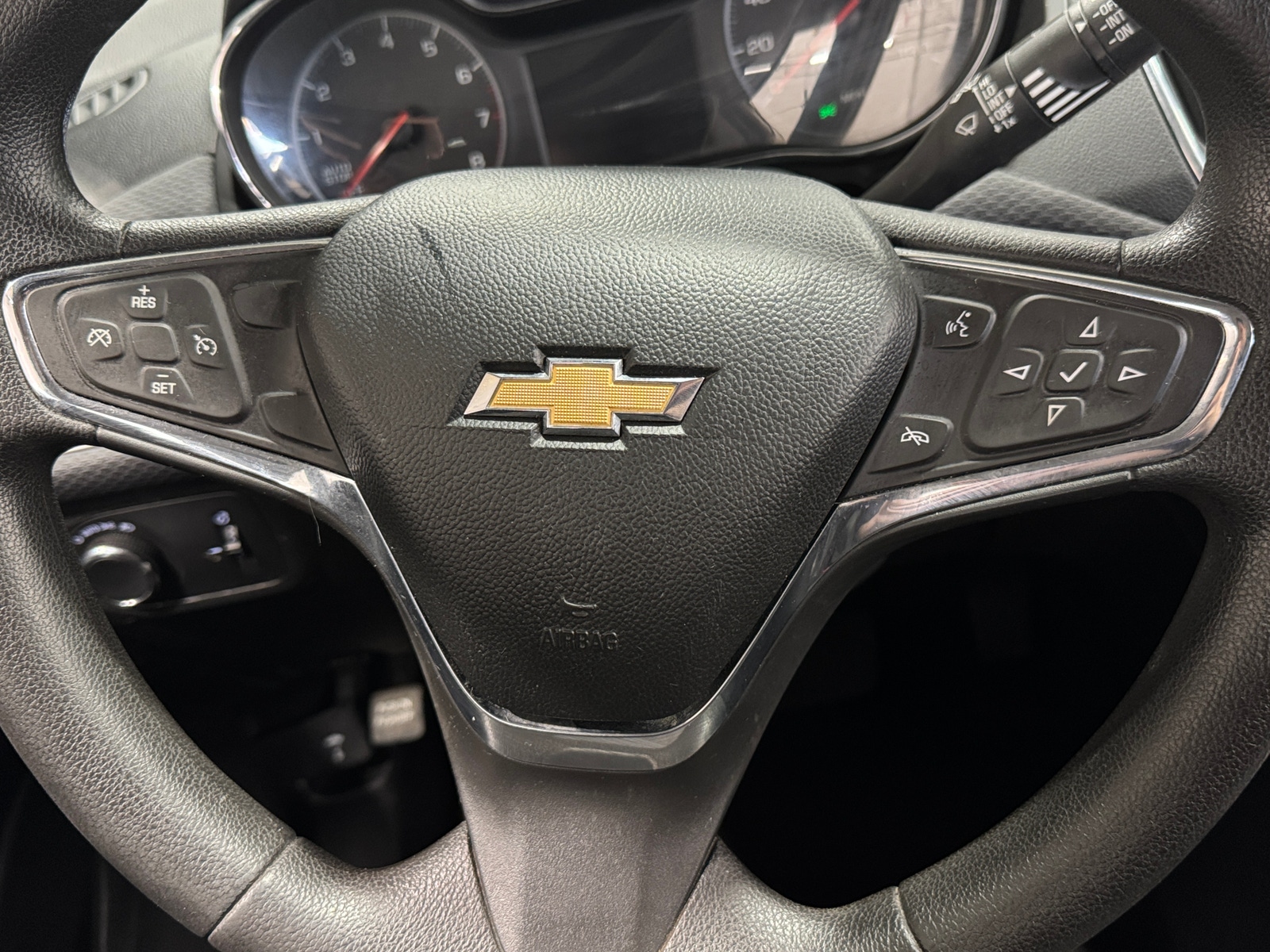 Thumbnail: 2019 Chevrolet Cruze - 5