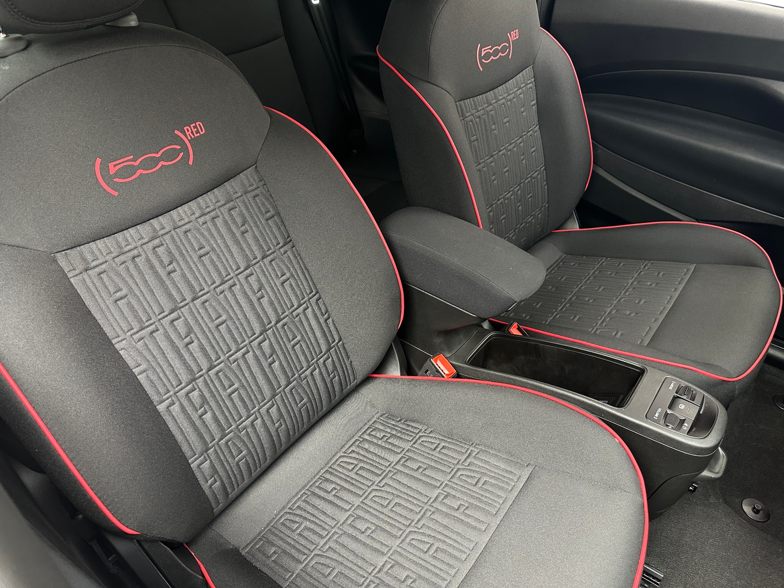 Thumbnail: 2024 Fiat 500e - 2