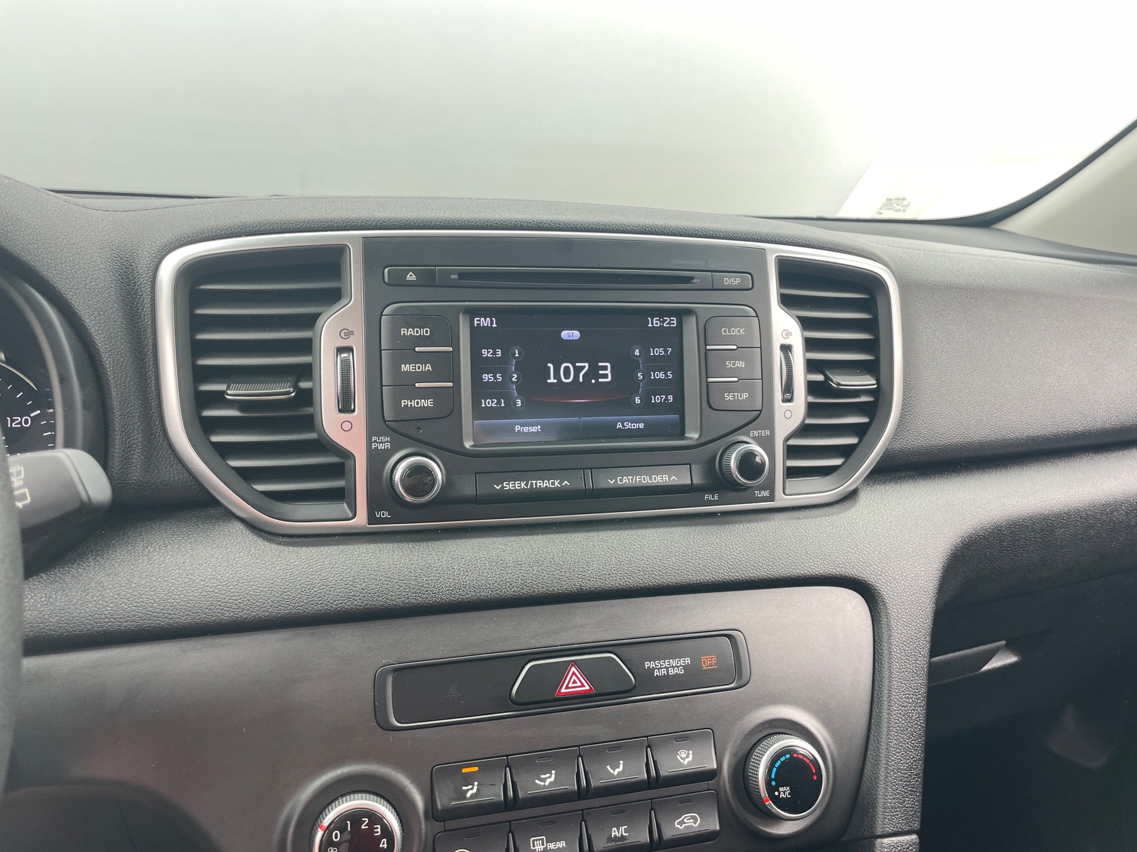Thumbnail: 2019 Kia Sportage - 4