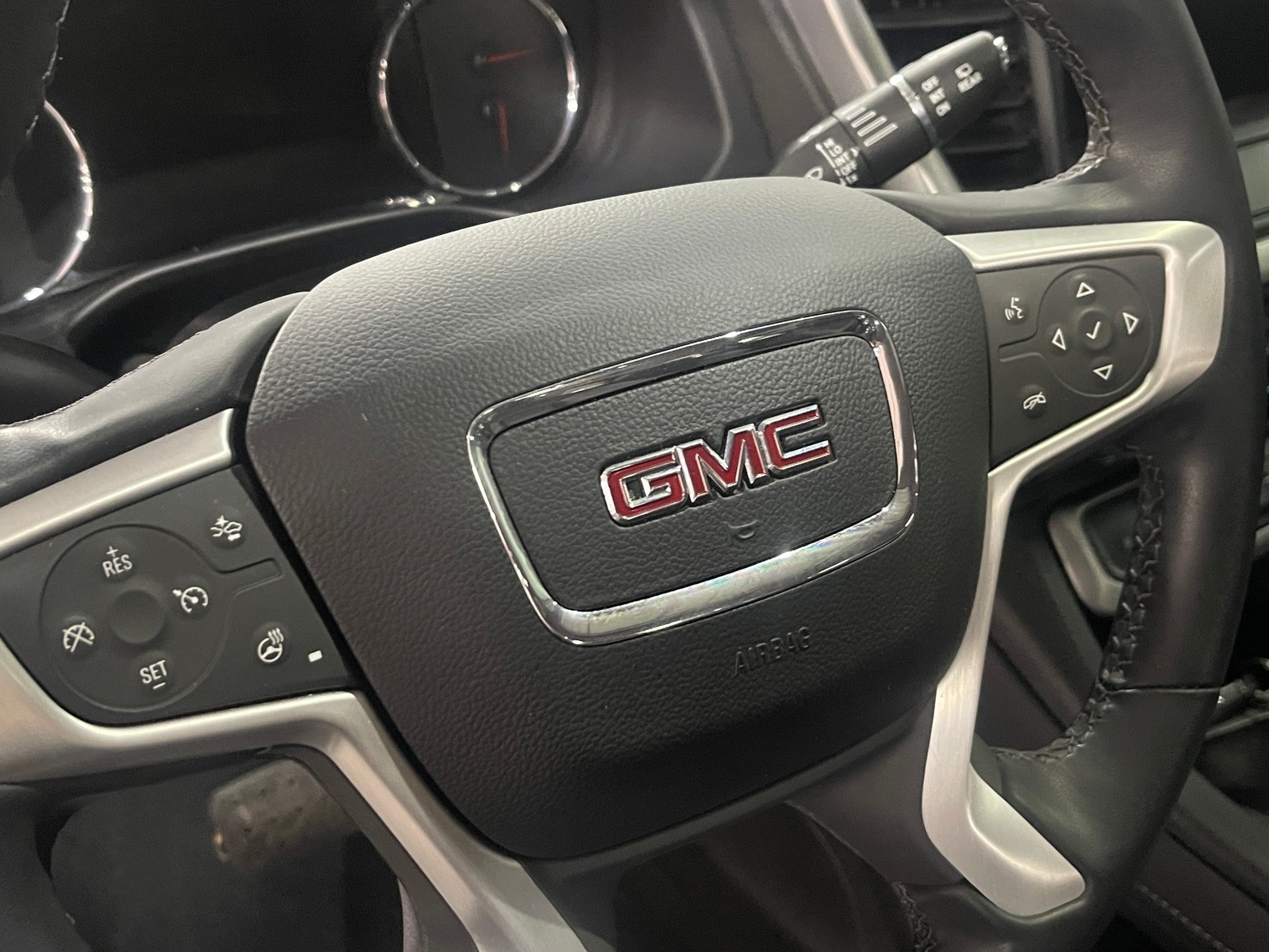 Thumbnail: 2023 GMC Acadia - 4