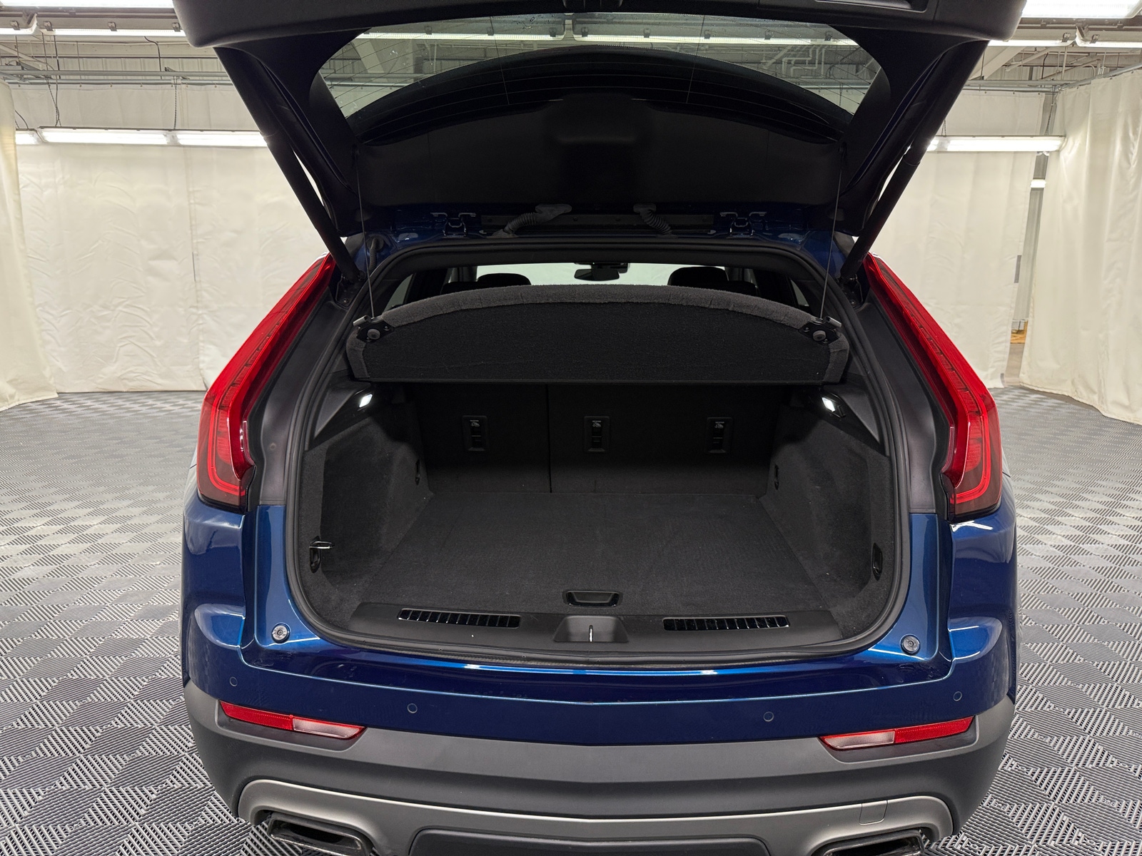 Thumbnail: 2019 Cadillac XT4 - 6