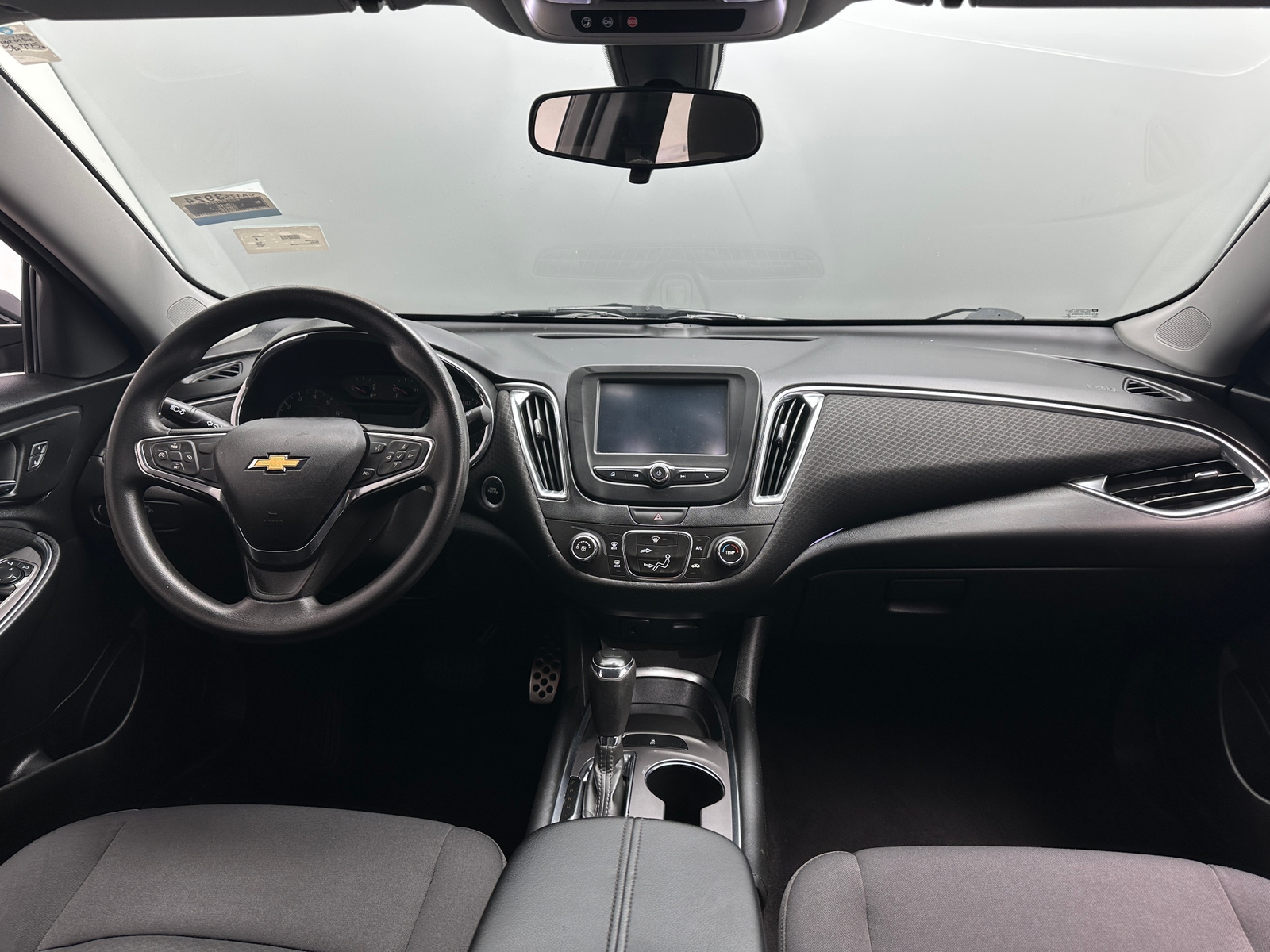 Thumbnail: 2017 Chevrolet Malibu - 3