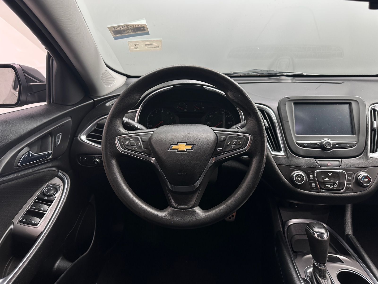 Thumbnail: 2017 Chevrolet Malibu - 5
