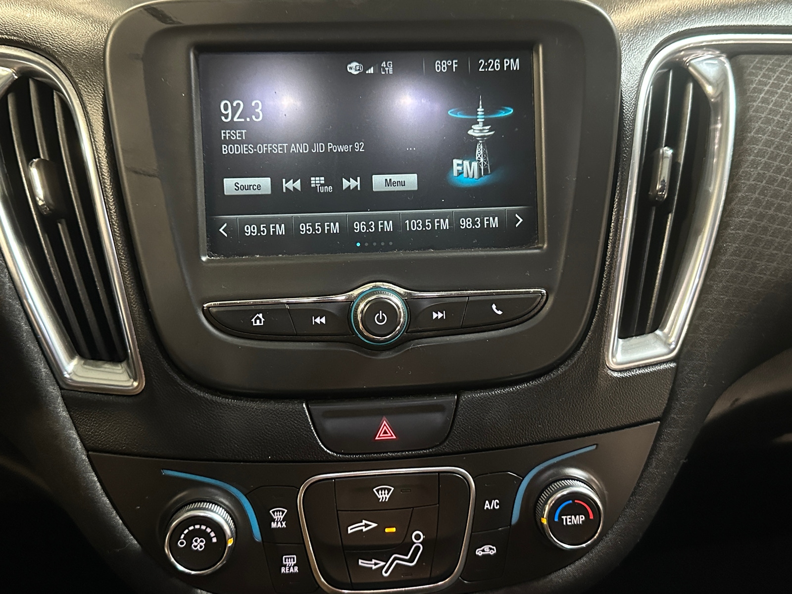 Thumbnail: 2017 Chevrolet Malibu - 4