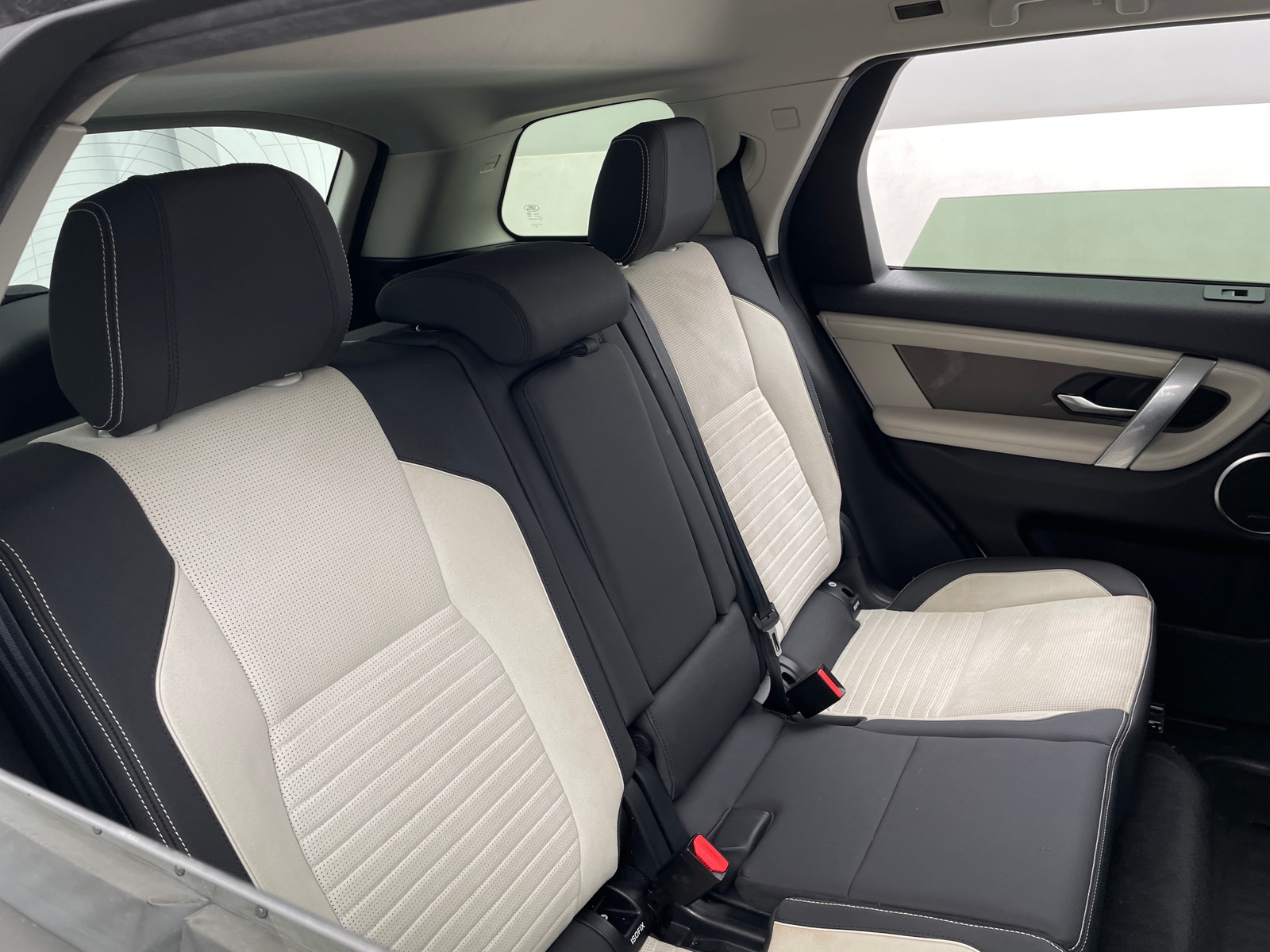 Thumbnail: 2020 Land Rover Discovery Sport - 5