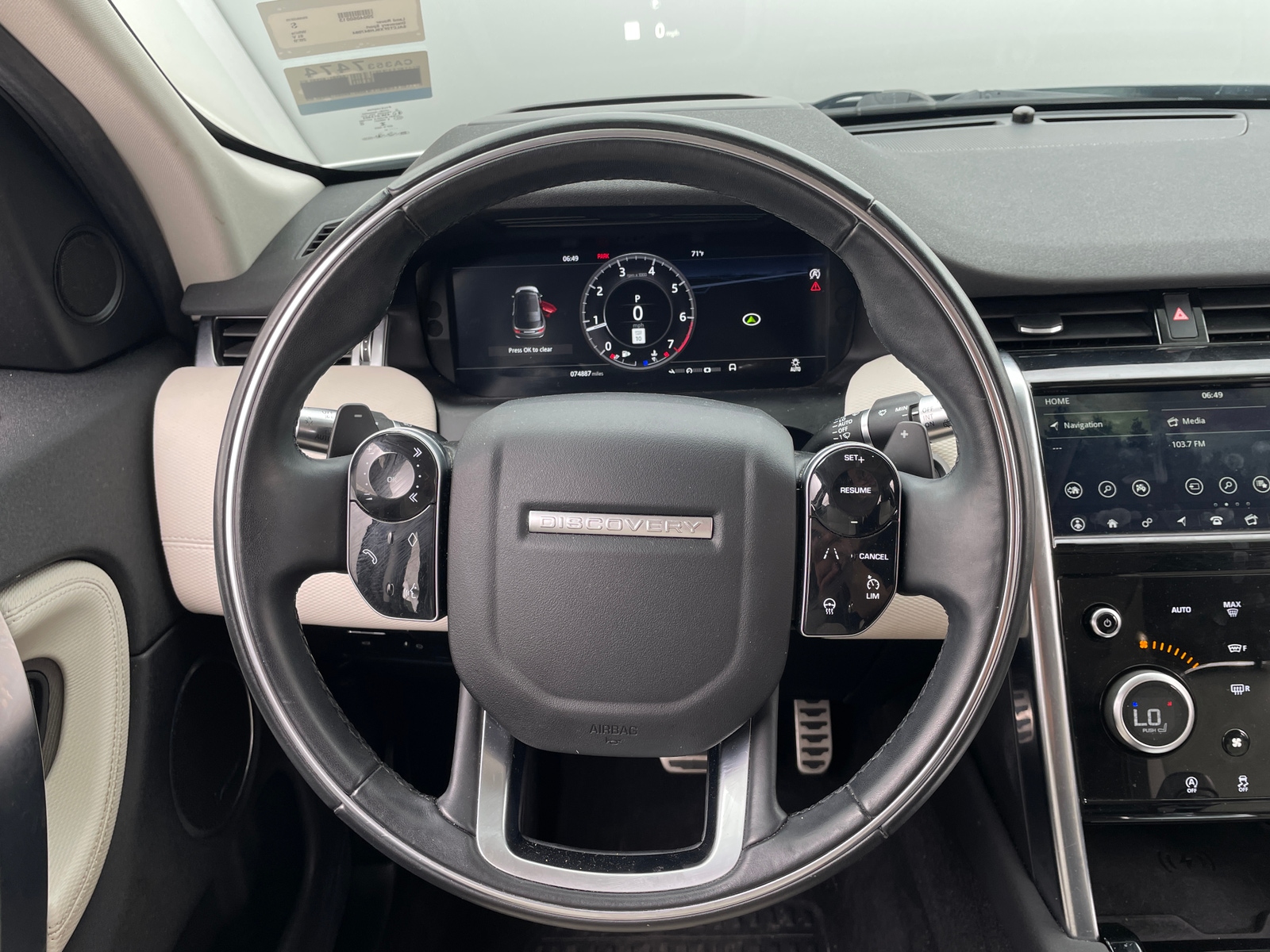 Thumbnail: 2020 Land Rover Discovery Sport - 4