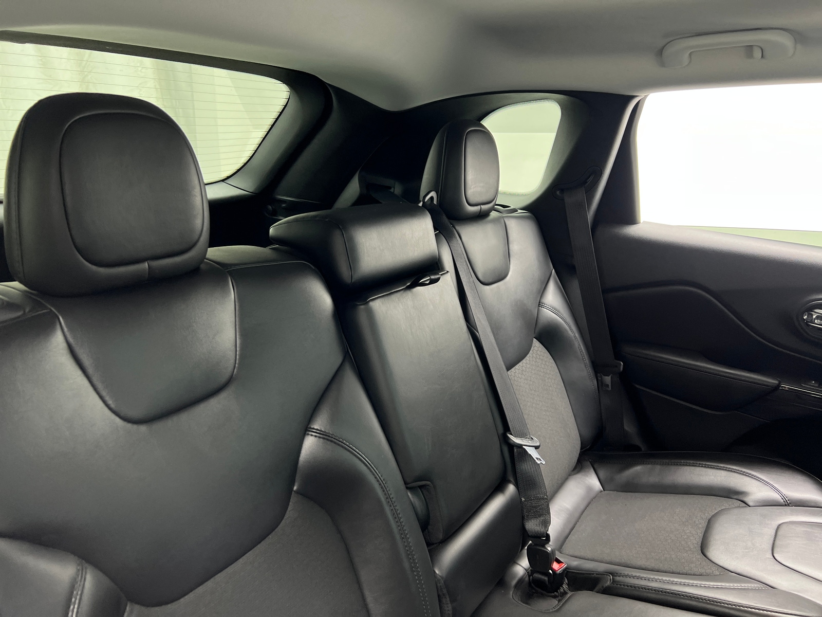 Thumbnail: 2020 Jeep Cherokee - 6