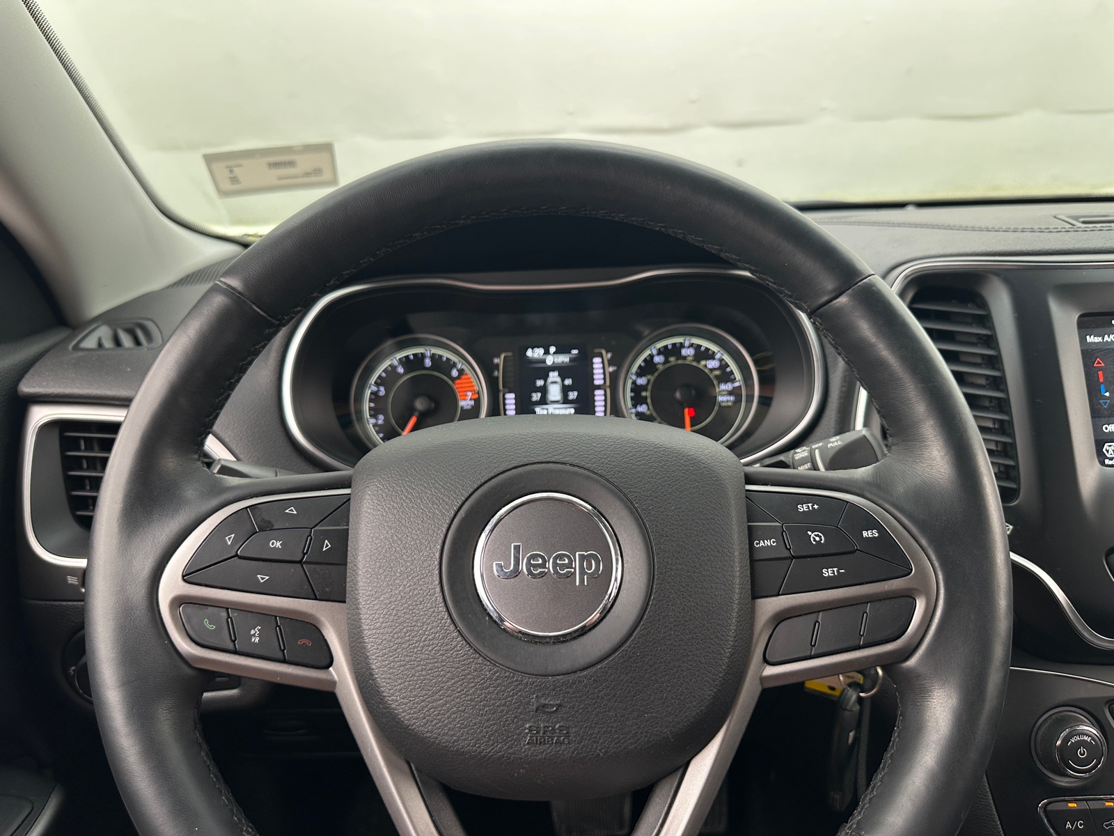 Thumbnail: 2019 Jeep Cherokee - 5
