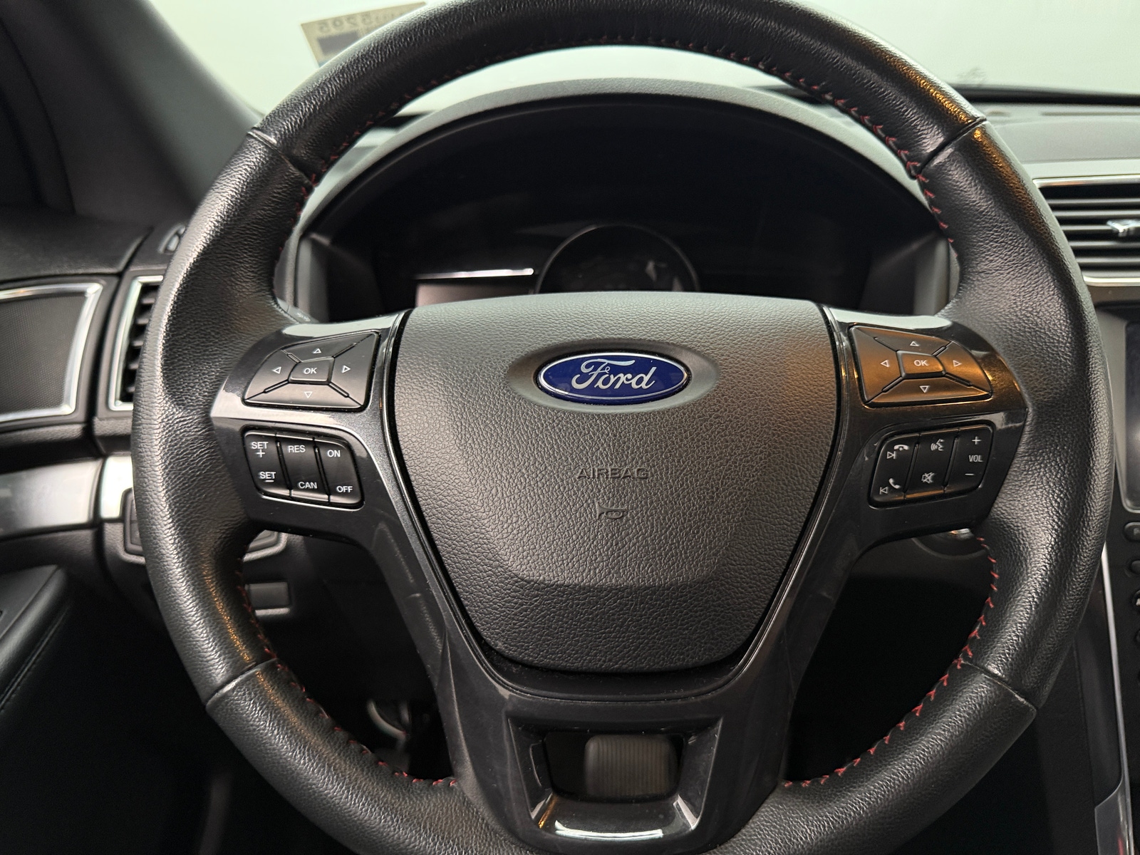 Thumbnail: 2019 Ford Explorer - 4