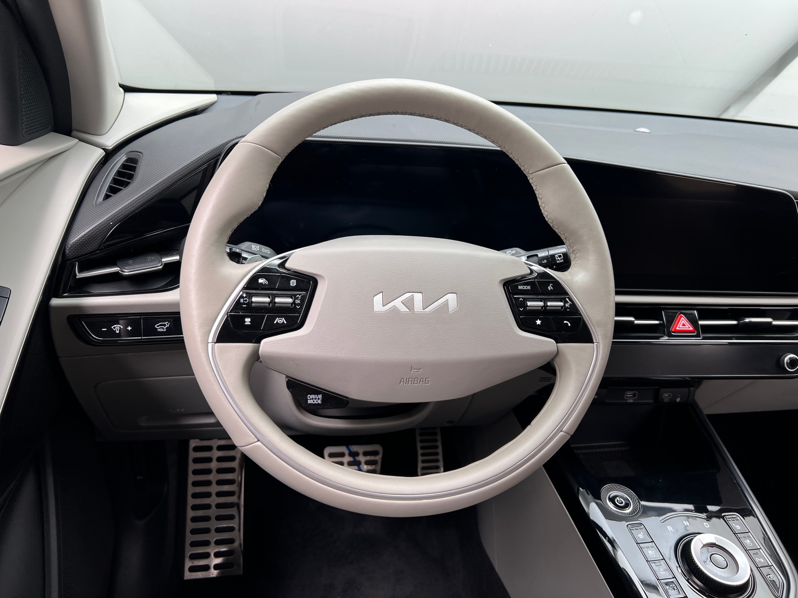 Thumbnail: 2023 Kia Niro - 4
