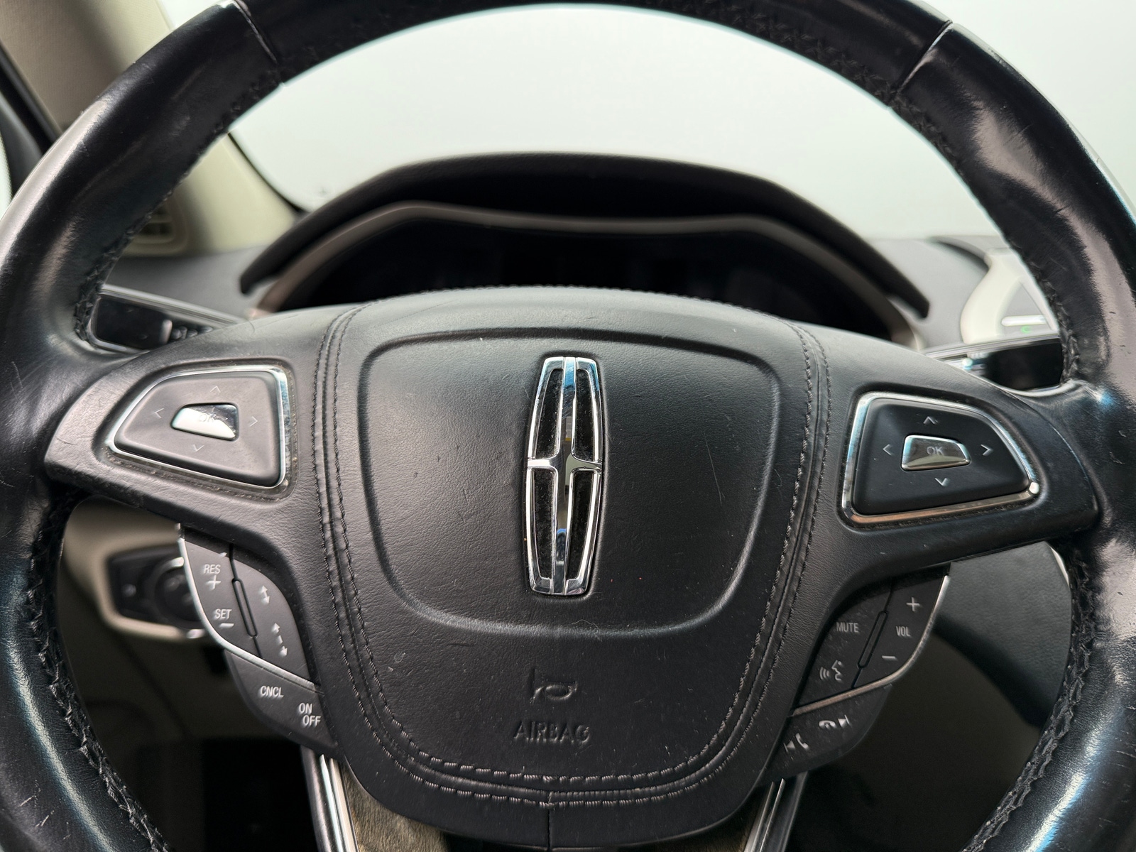 Thumbnail: 2017 Lincoln MKZ - 4