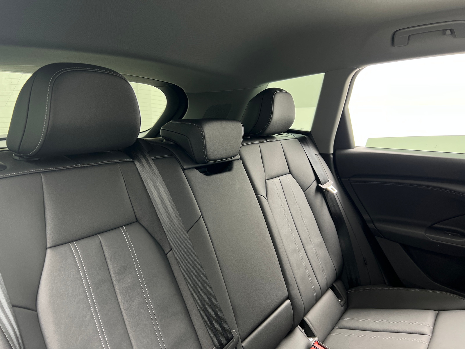 Thumbnail: 2025 Audi Q6 e-tron - 5
