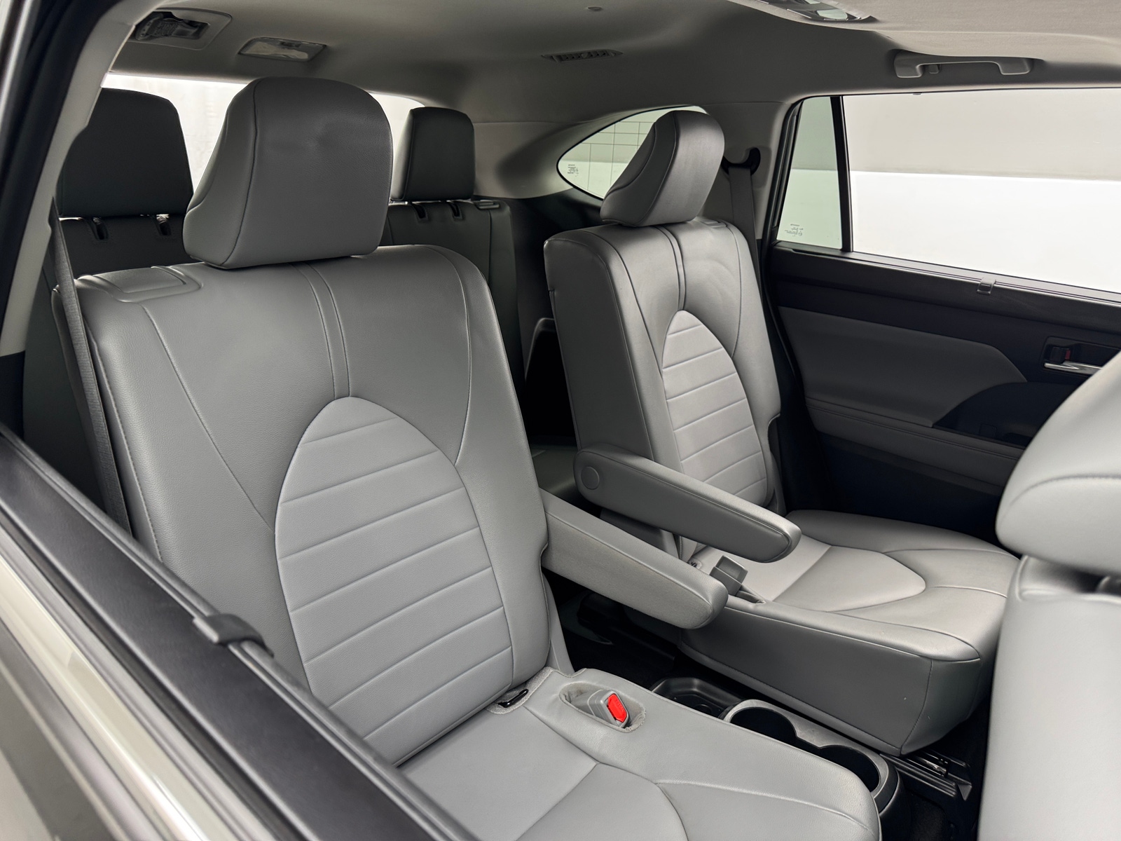 Thumbnail: 2022 Toyota Highlander - 5