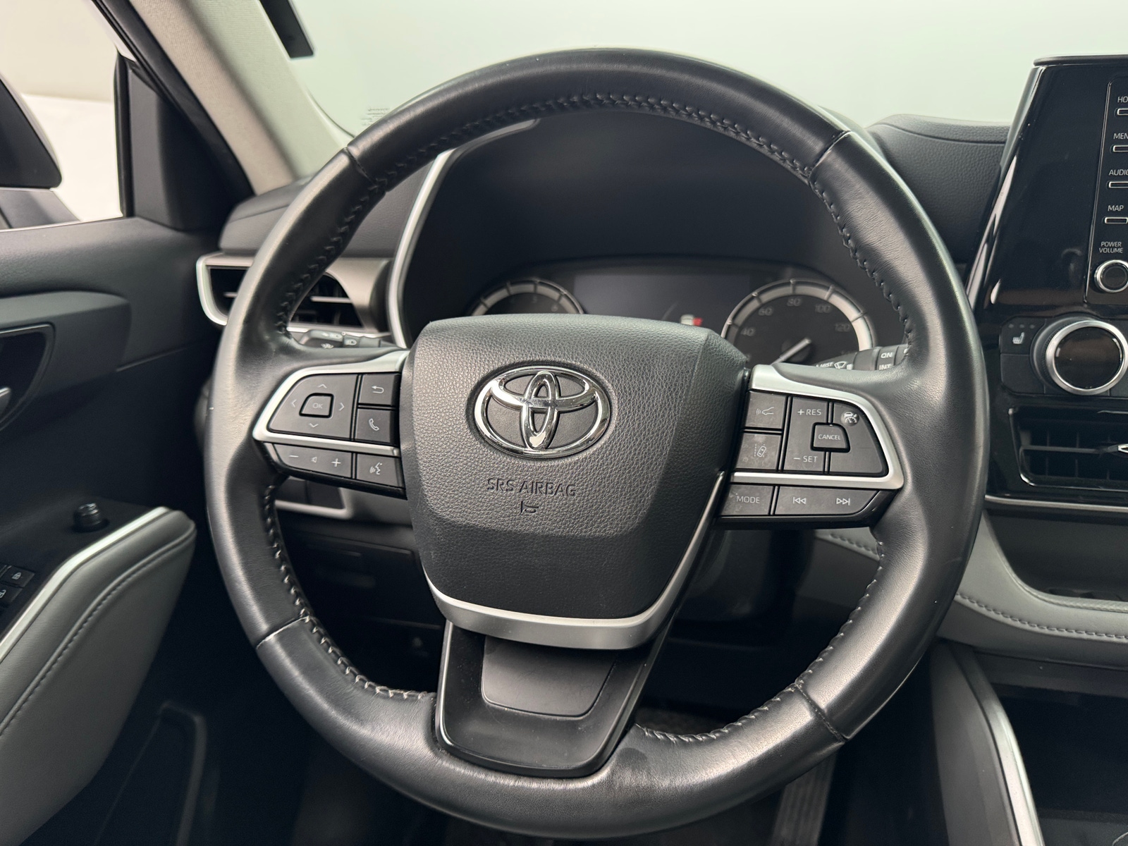 Thumbnail: 2022 Toyota Highlander - 4