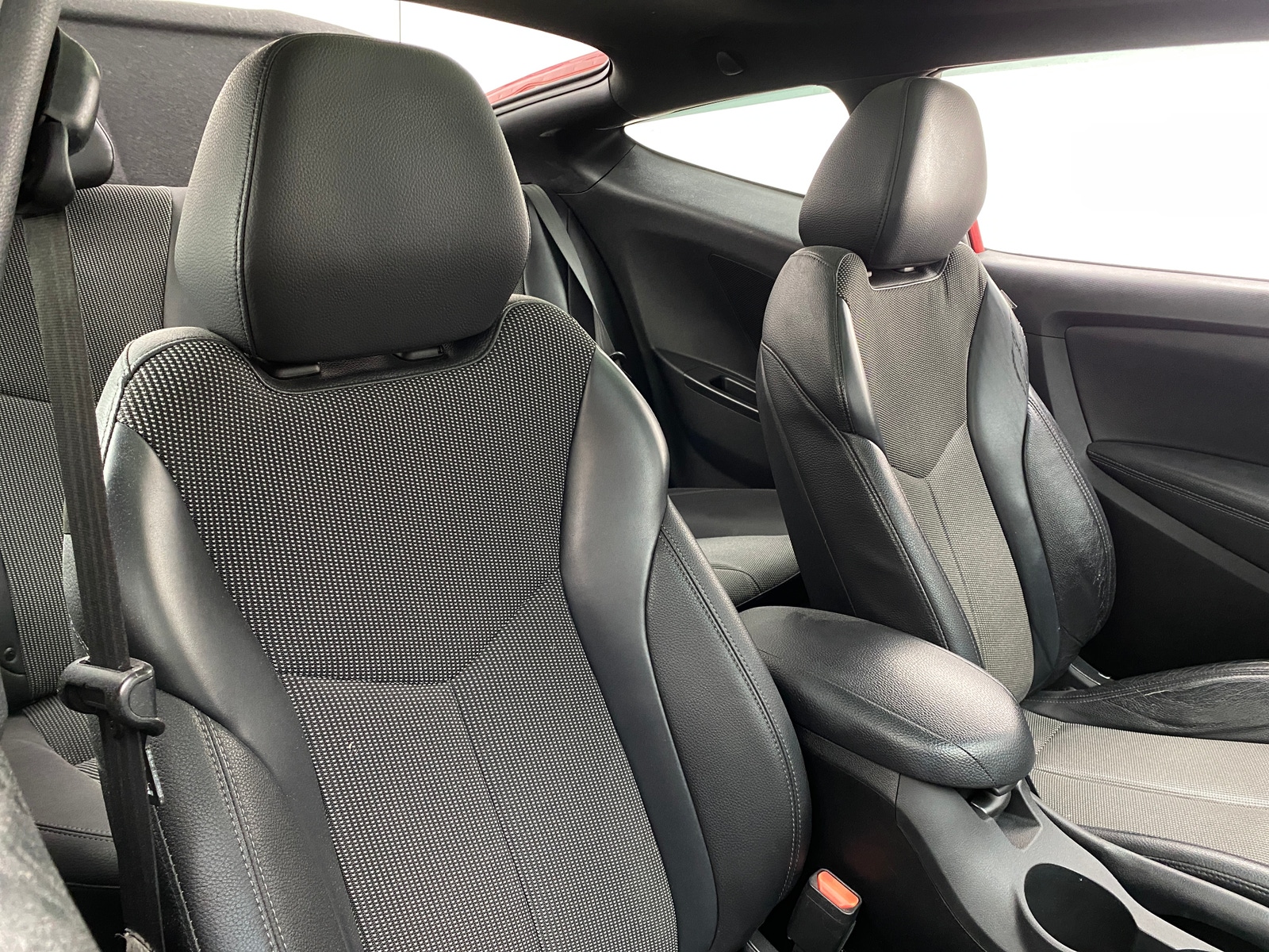 Thumbnail: 2016 Hyundai Veloster - 2