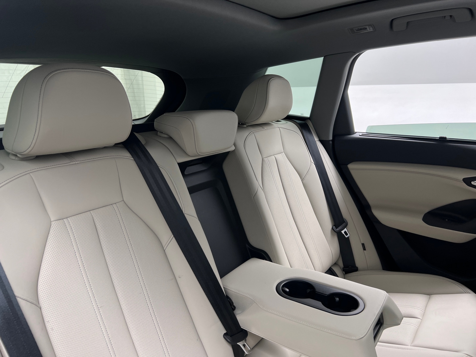 Thumbnail: 2025 Audi Q6 e-tron - 5