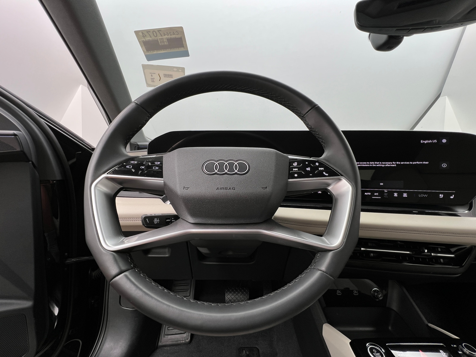 Thumbnail: 2025 Audi Q6 e-tron - 4