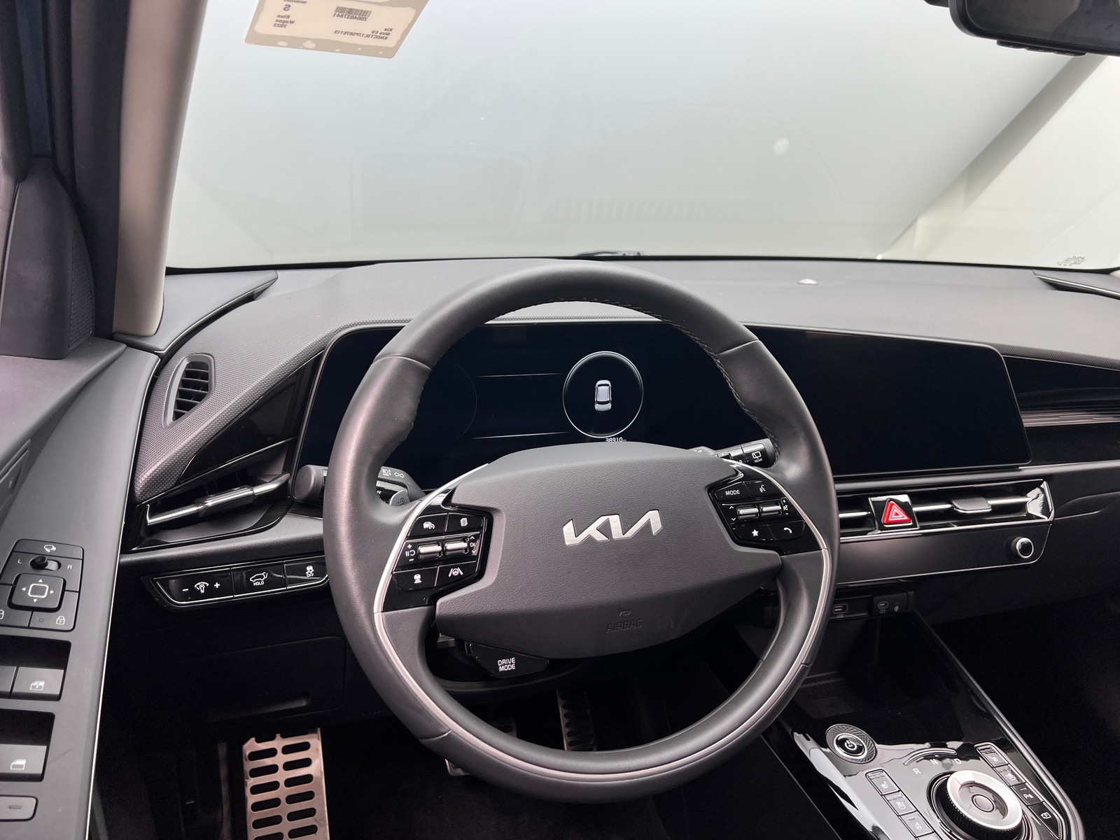 Thumbnail: 2023 Kia Niro - 4