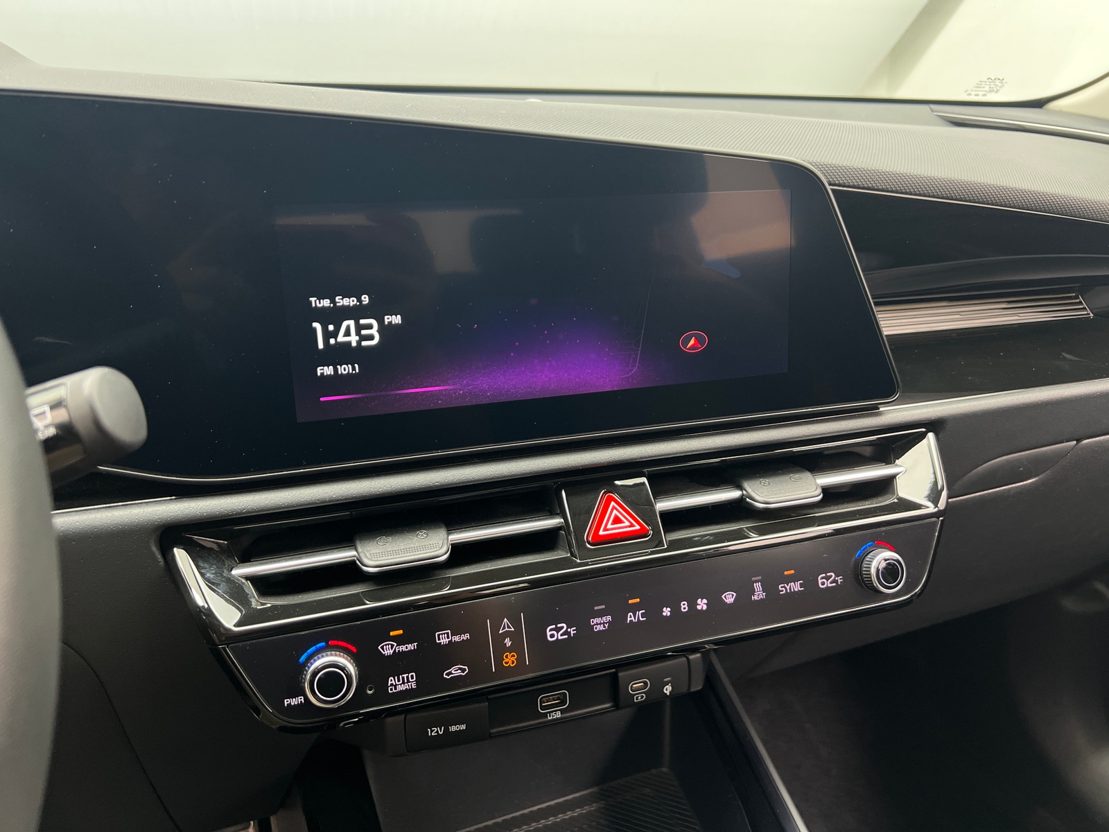 Thumbnail: 2023 Kia Niro - 3