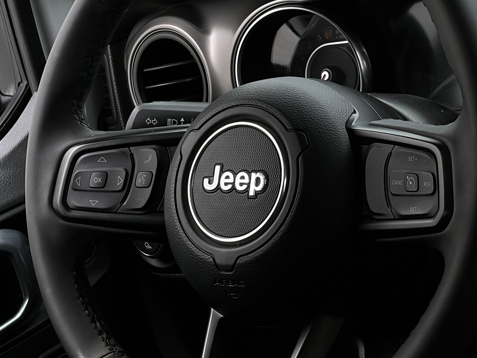 Thumbnail: 2023 Jeep Gladiator - 4