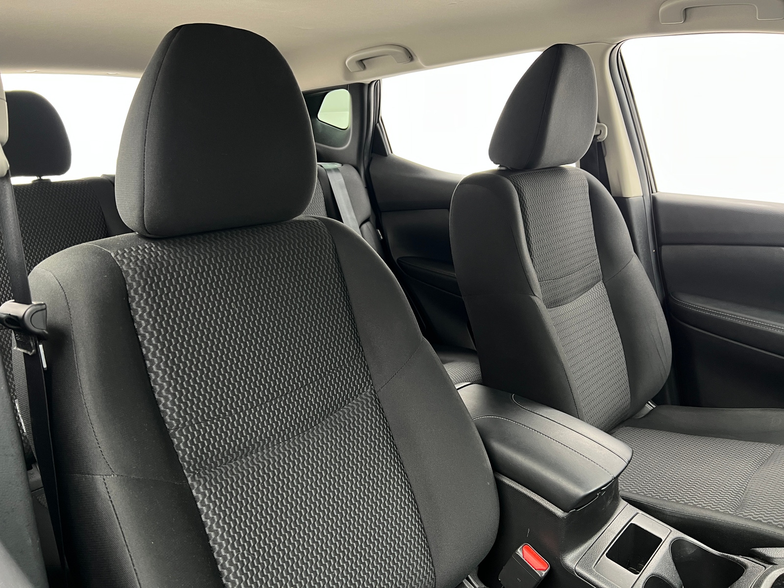 Thumbnail: 2021 Nissan Rogue Sport - 2