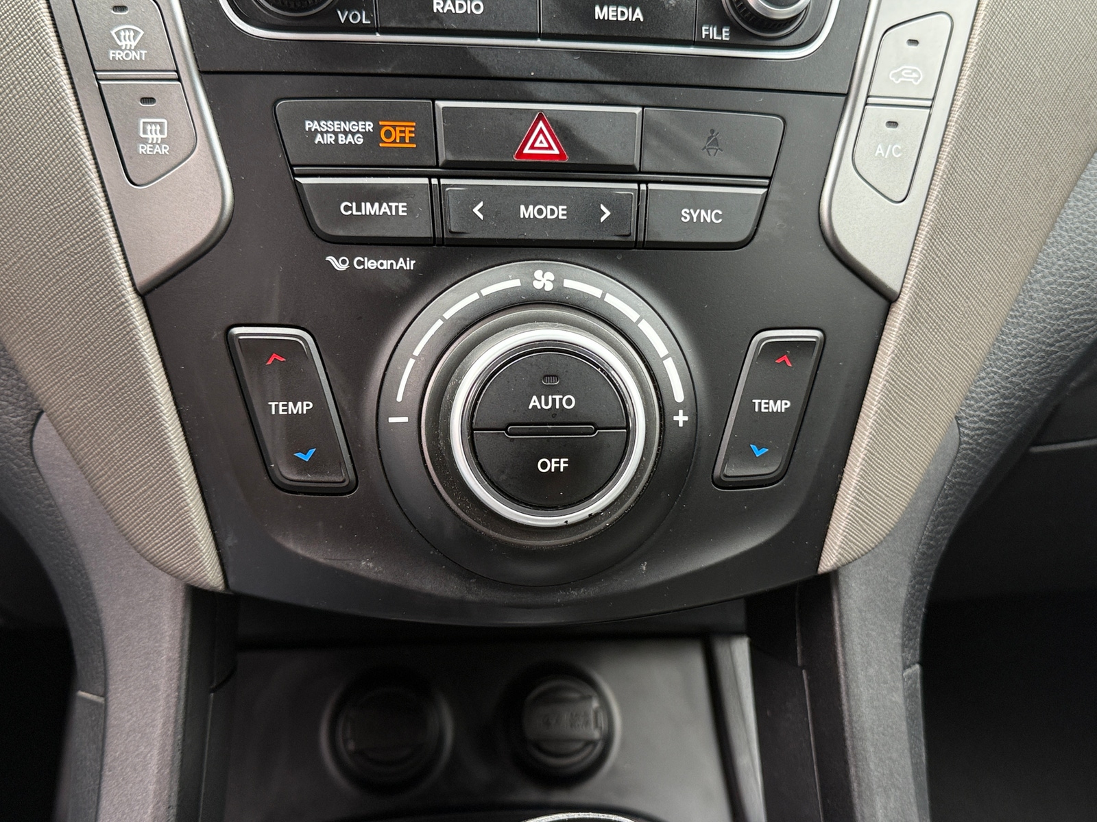 Thumbnail: 2017 Hyundai Santa Fe - 4