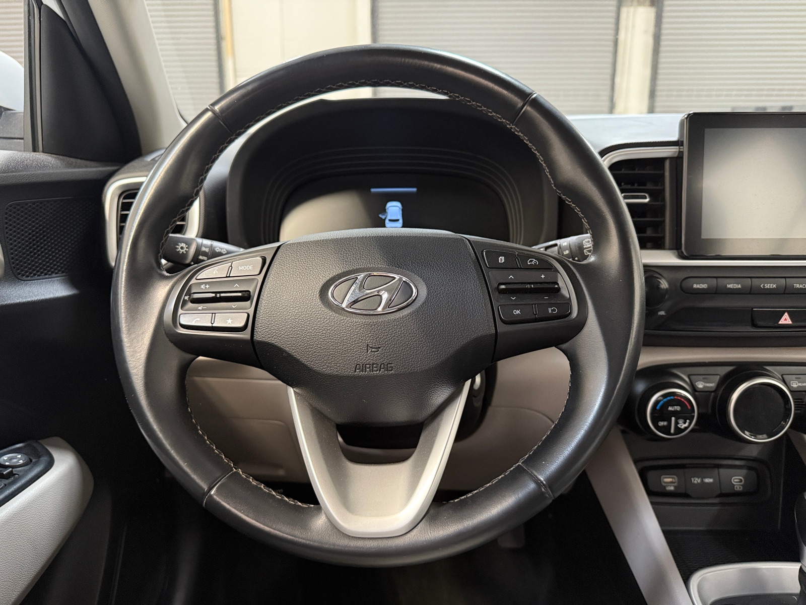 Thumbnail: 2023 Hyundai Venue - 5