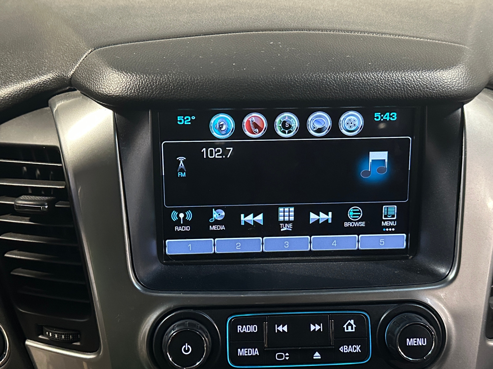 Thumbnail: 2018 Chevrolet Suburban - 3