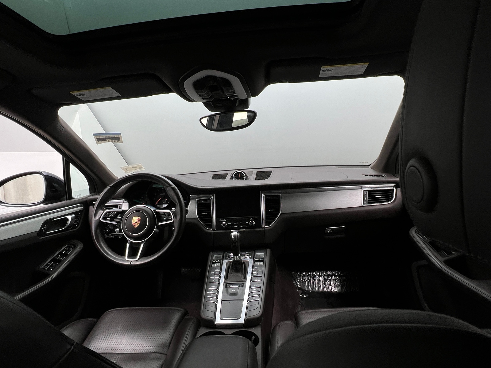 Thumbnail: 2018 Porsche Macan - 2