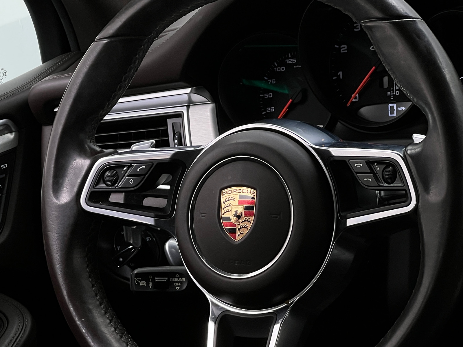 Thumbnail: 2018 Porsche Macan - 4