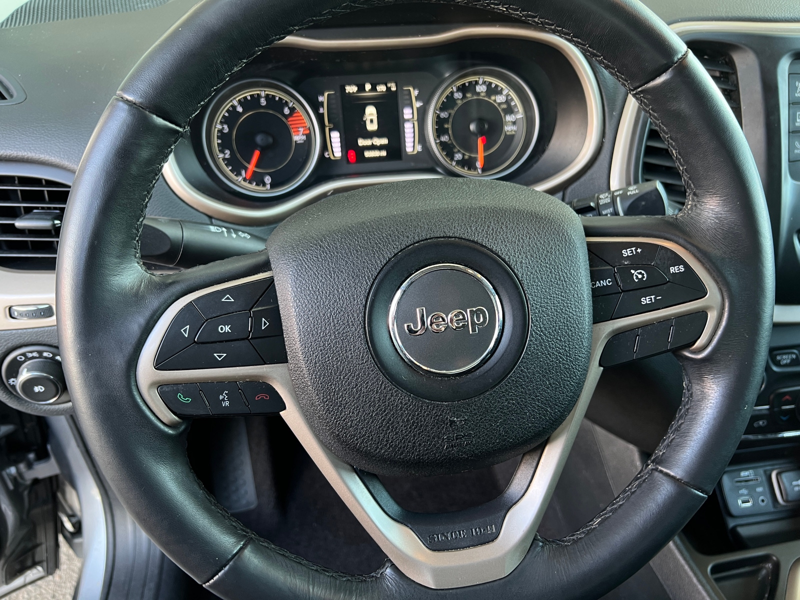 Thumbnail: 2016 Jeep Cherokee - 5