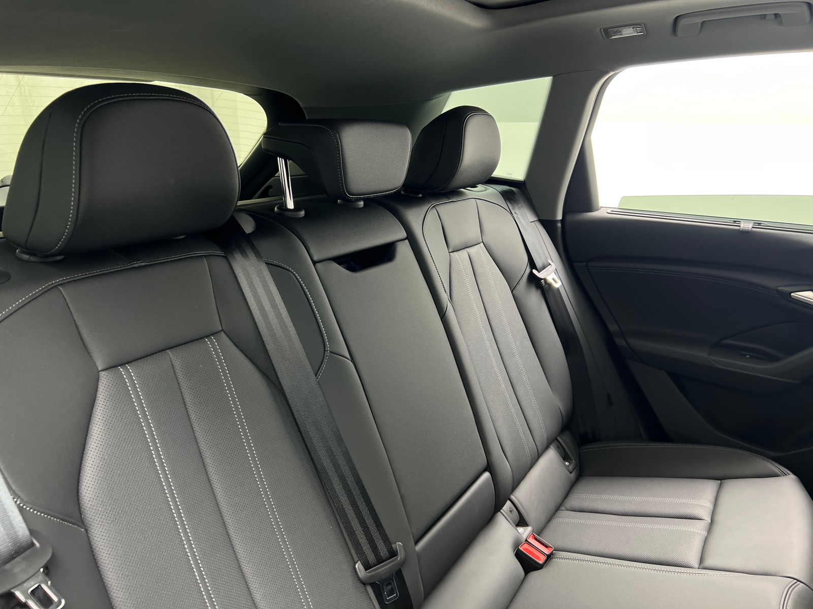 Thumbnail: 2025 Audi Q6 e-tron - 5