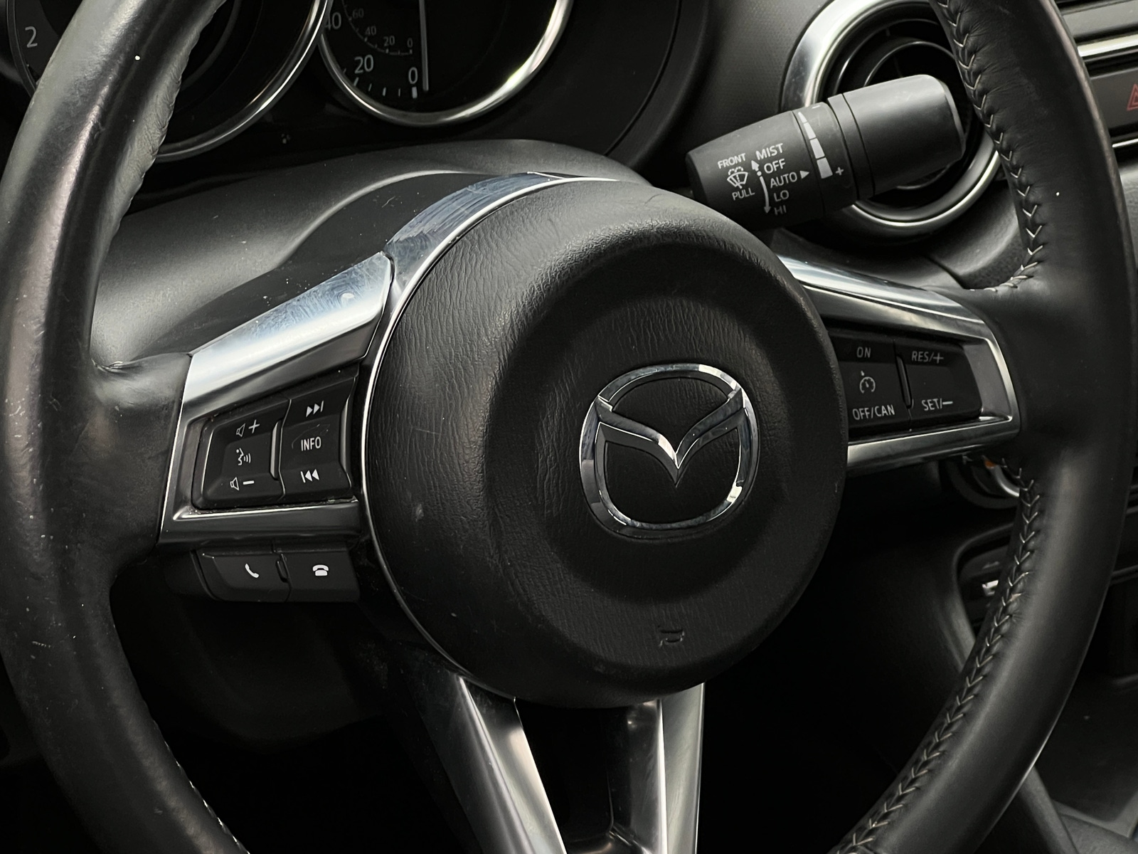 Thumbnail: 2022 Mazda MX-5 Miata - 4
