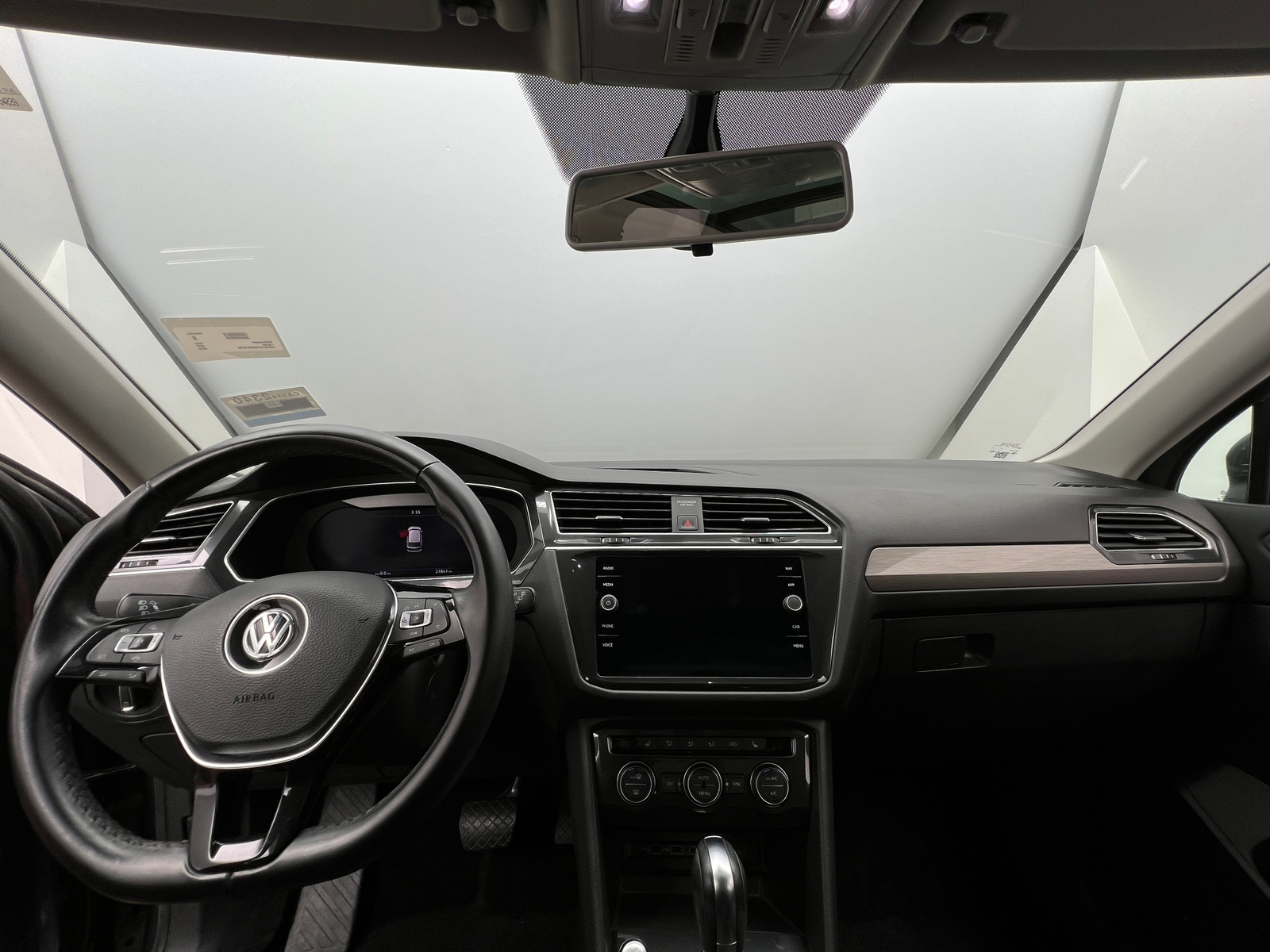 Thumbnail: 2019 Volkswagen Tiguan - 2