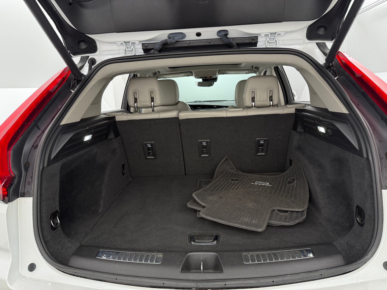 Thumbnail: 2019 Cadillac XT4 - 6