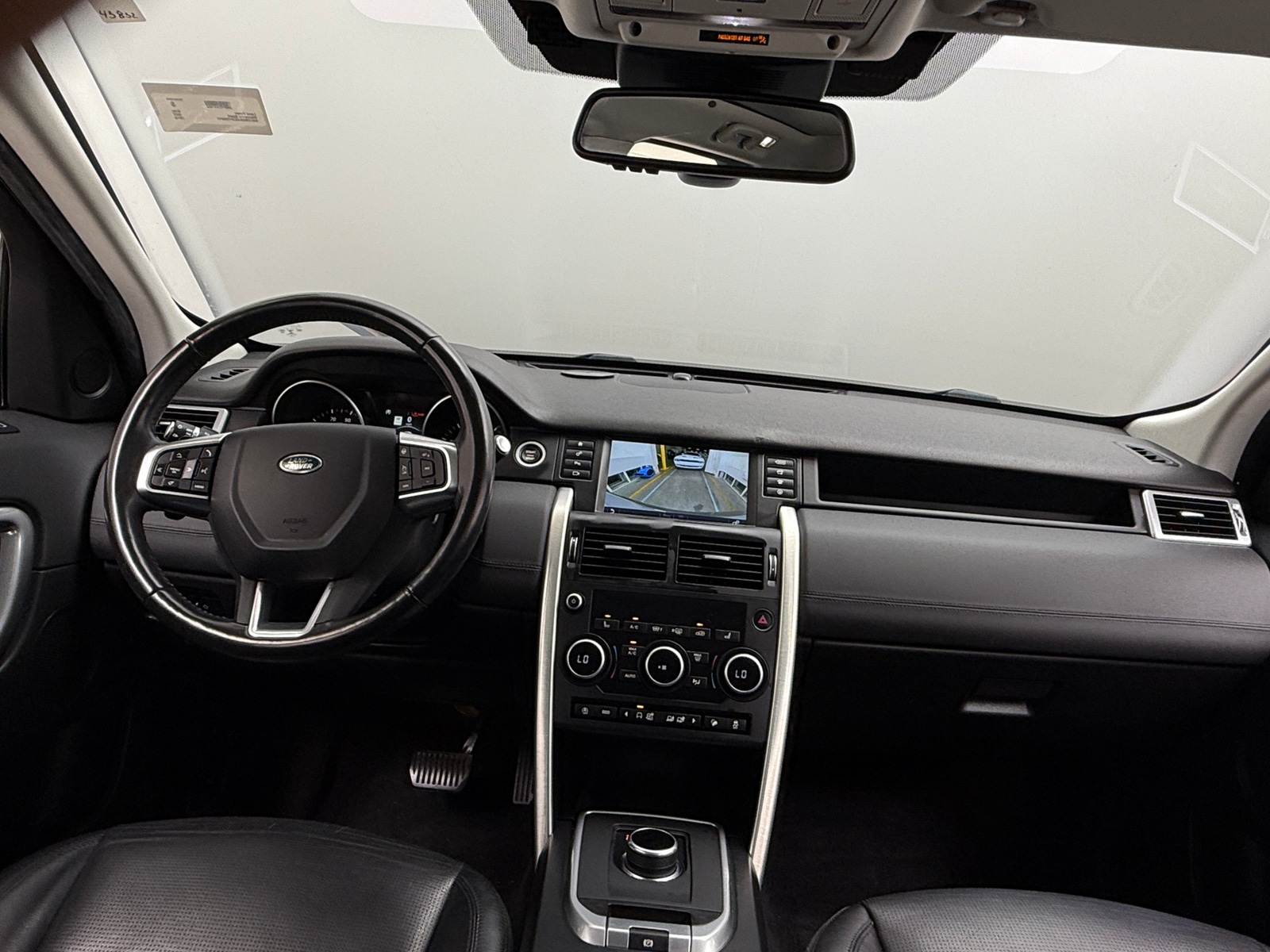 Thumbnail: 2018 Land Rover Discovery Sport - 2