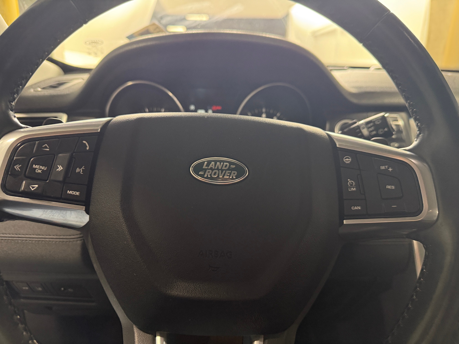 Thumbnail: 2018 Land Rover Discovery Sport - 4