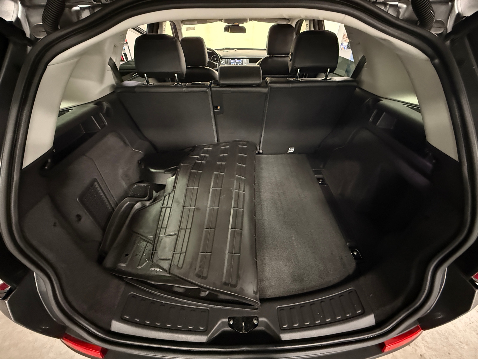 Thumbnail: 2018 Land Rover Discovery Sport - 6