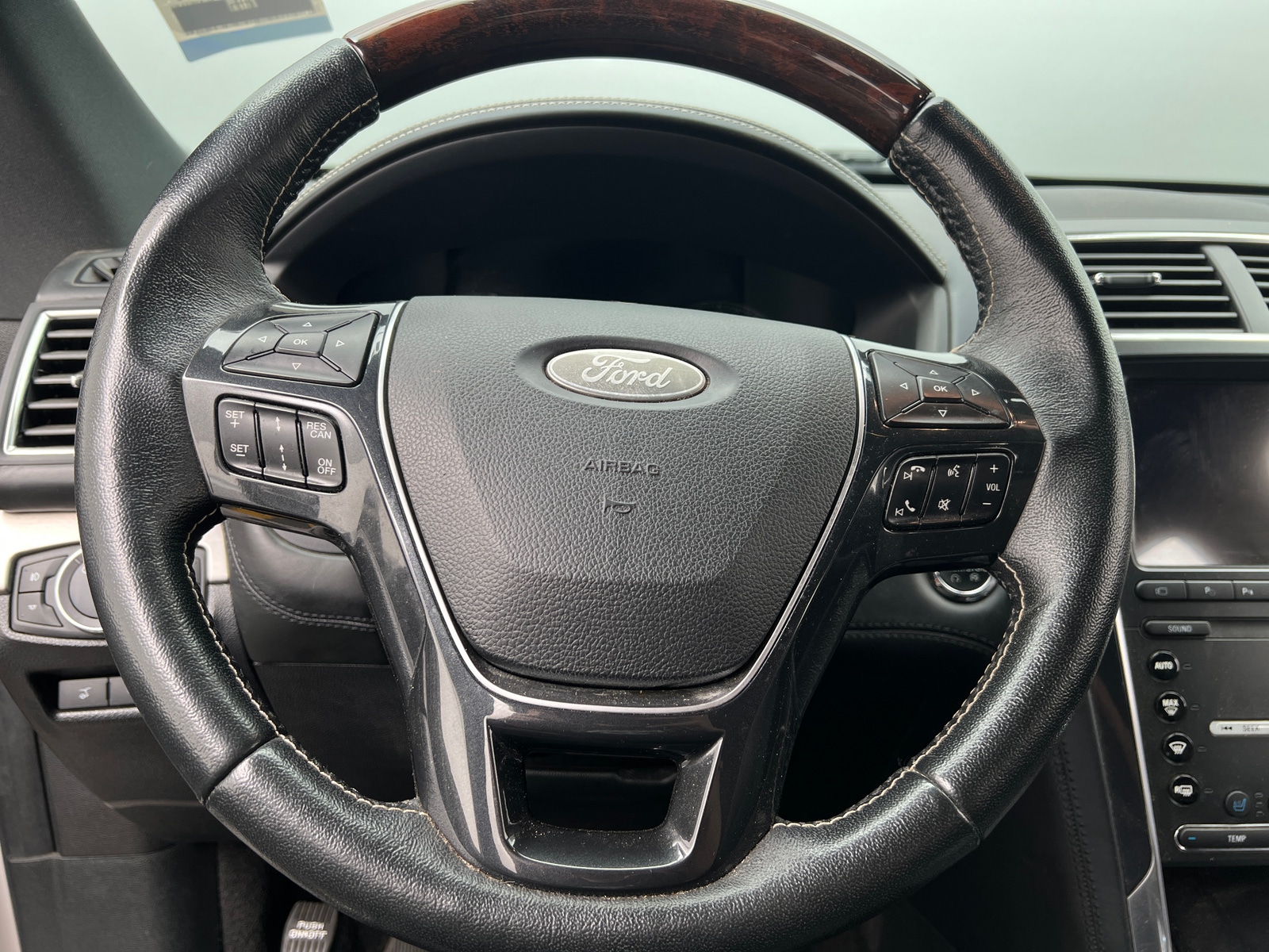 Thumbnail: 2019 Ford Explorer - 4