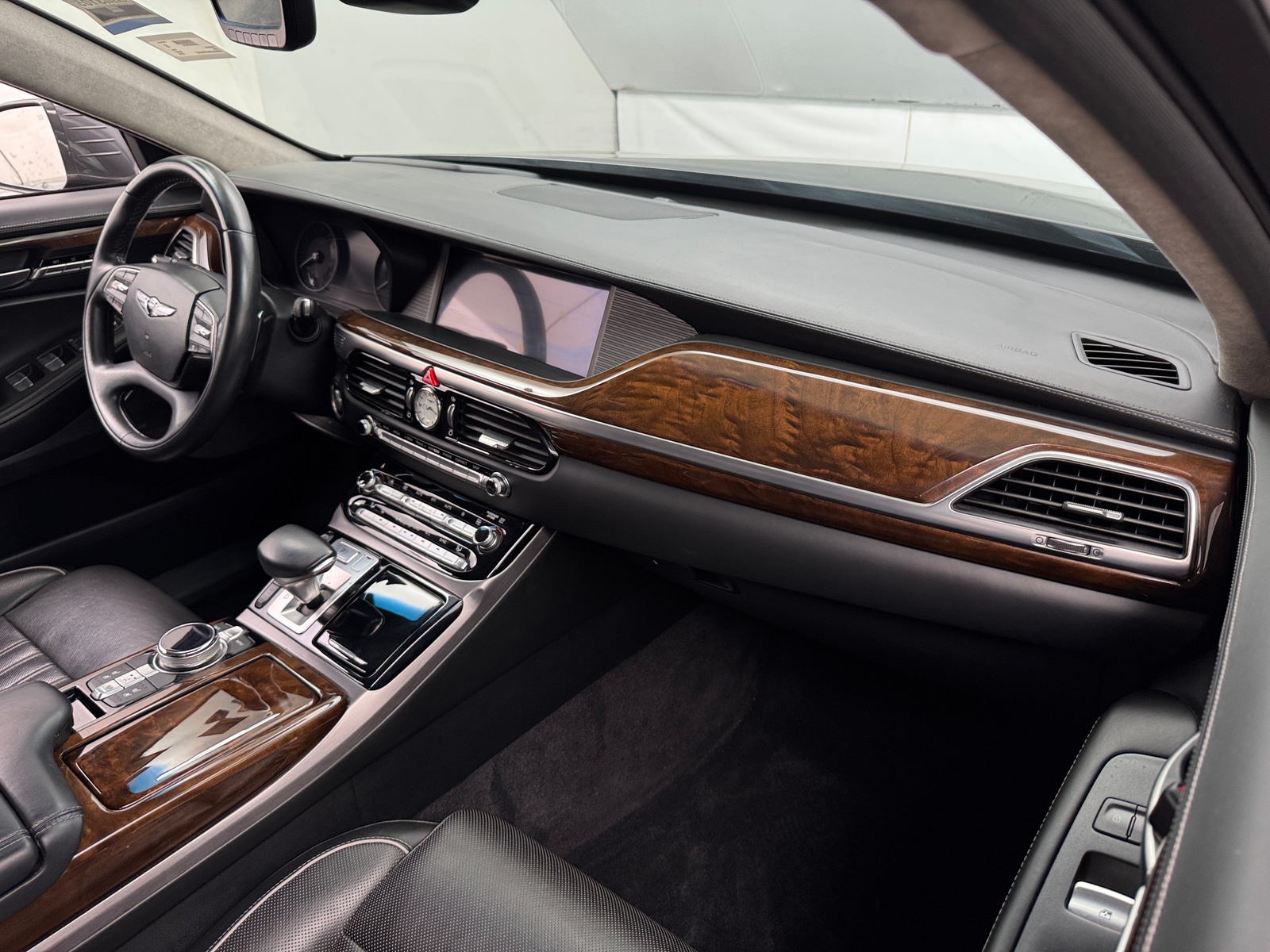 Thumbnail: 2018 Genesis G90 - 2