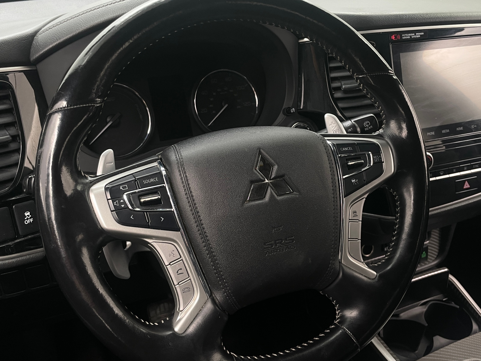 Thumbnail: 2020 Mitsubishi Outlander - 4