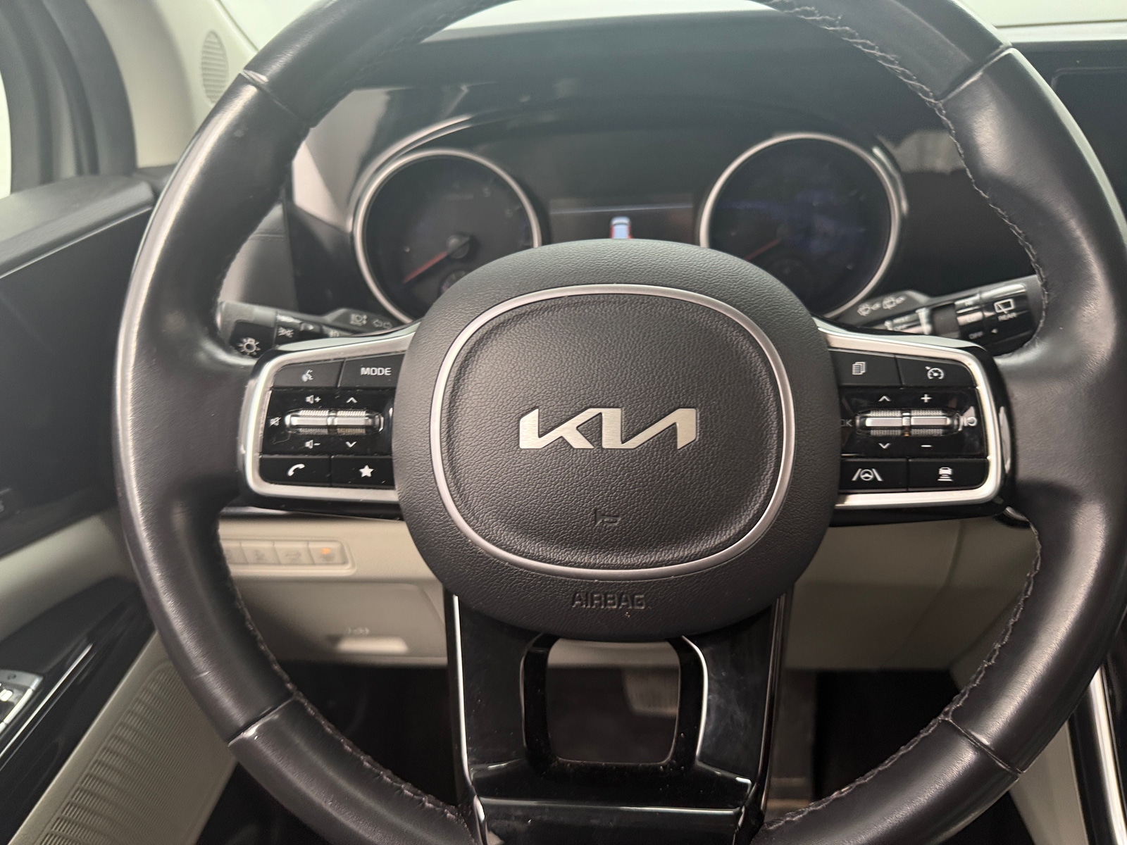 Thumbnail: 2022 Kia Carnival - 4