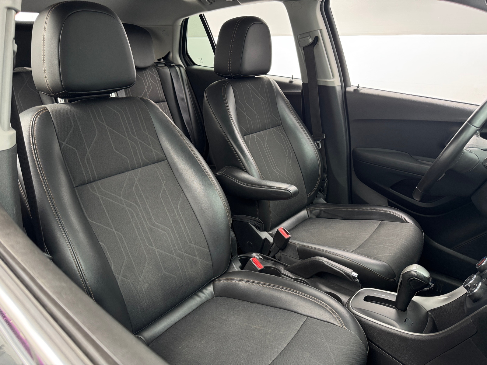 Thumbnail: 2017 Chevrolet Trax - 2