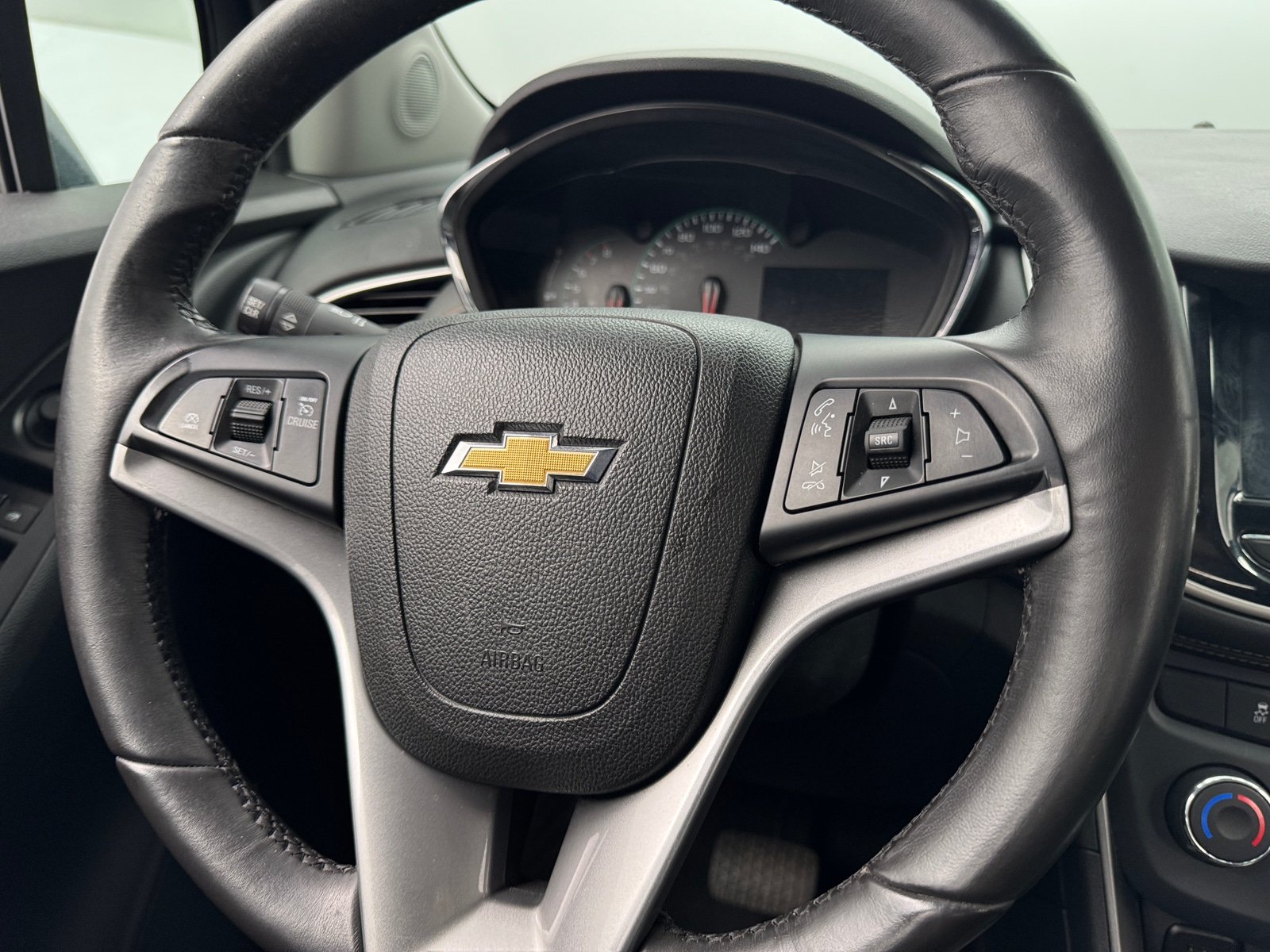 Thumbnail: 2017 Chevrolet Trax - 5