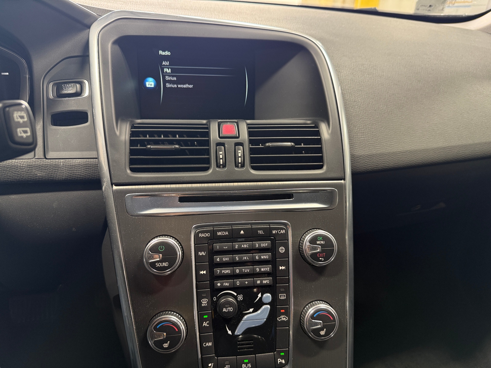 Thumbnail: 2015 Volvo XC60 - 4