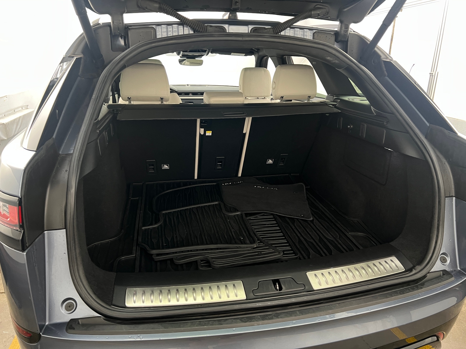 Thumbnail: 2019 Land Rover Range Rover Velar - 6